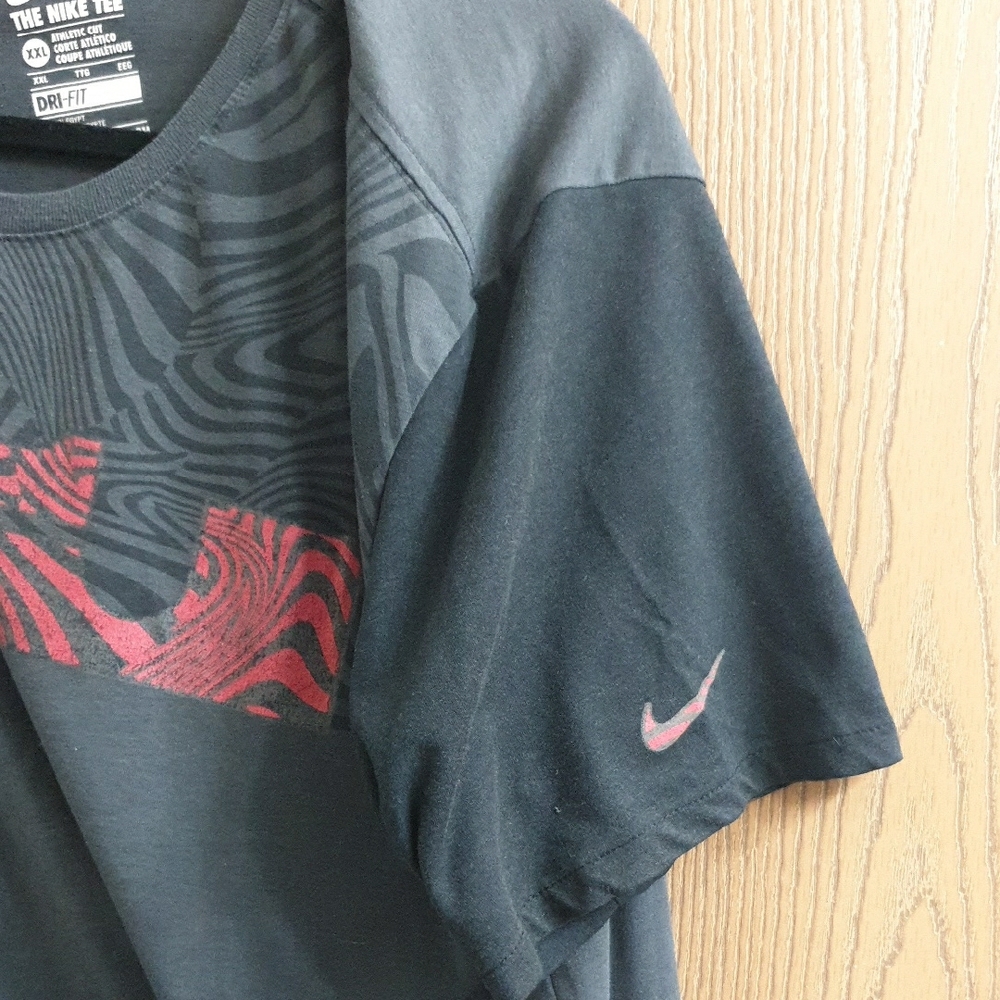 Nike Men's Black Short-Sleeve Graphic Tee with Red Chest Detail - Picture 3 of 4